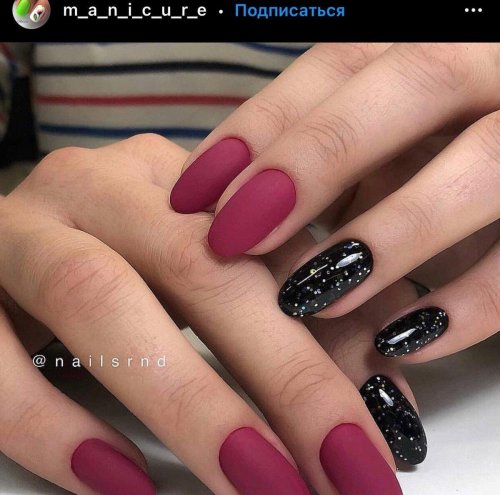 Бордовый матовый маникюр с дизайном