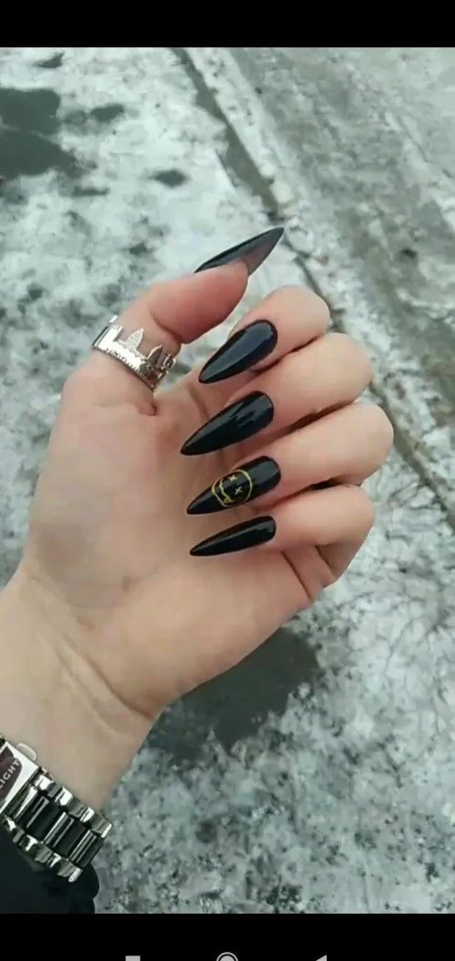 Длинные ногти черные