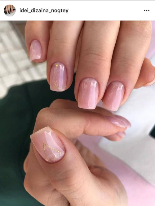Маникюр на короткие квадратные ногти нежных