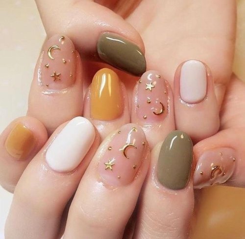 Ногти короткие