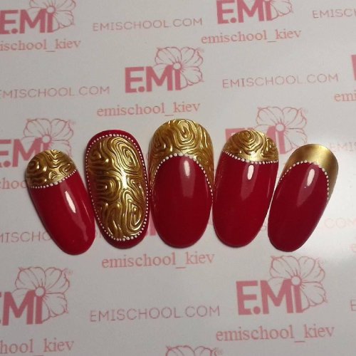 Emi лак 029 императорский красный