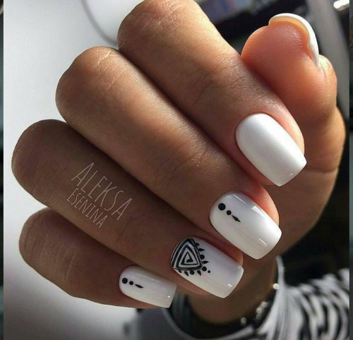 Белый маникюр на короткие квадратные ногти
