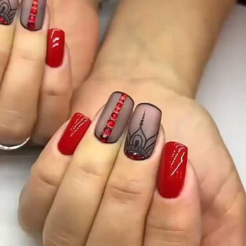 Маникюр вуаль красный