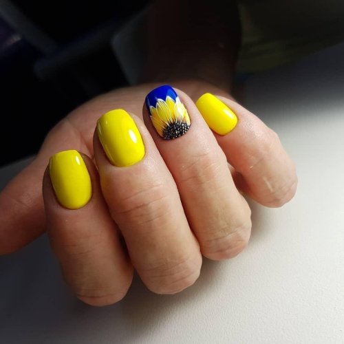 Маникюр на короткие ногти желтый