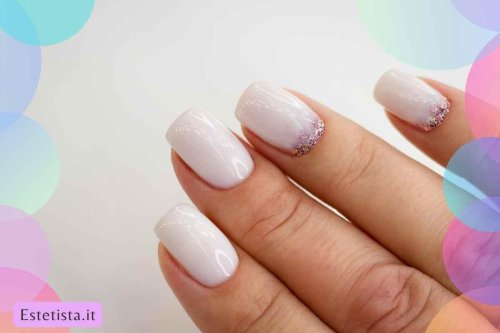 Молочные ногти квадрат короткие