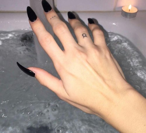 Черные длинные ногти