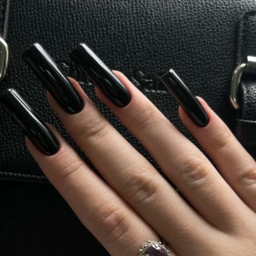 Длинные черные ногти