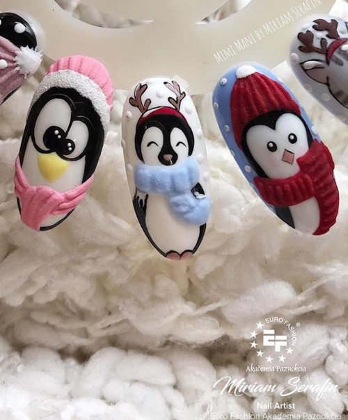Новогодний маникюр с пингвином
