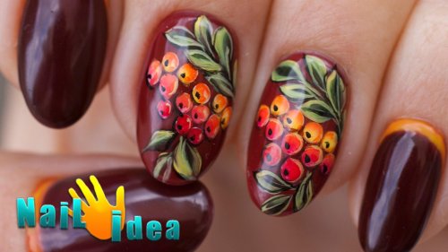 Осенний маникюр с рябиной