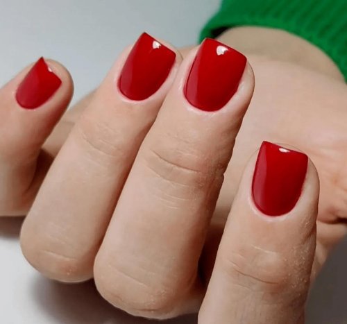 Маникюр на короткие ногти красный цвет