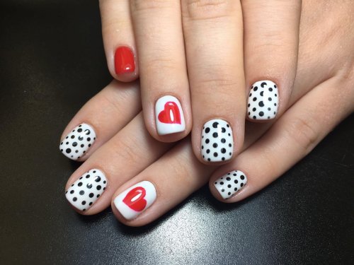 Легкий дизайн на короткие ногти