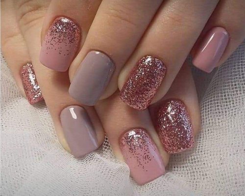 Блестящий маникюр на короткие ногти