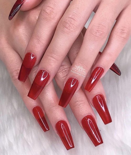 Длинные ногти красные