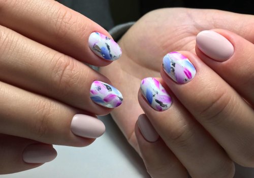 Маникюр на короткие ногти весенний