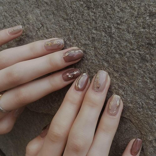 Ногти короткие