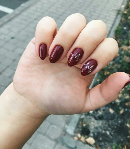 Бордовые ногти миндаль короткие