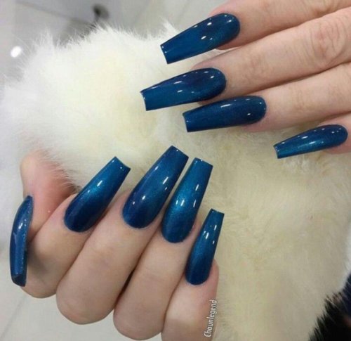 Длинные синие ногти