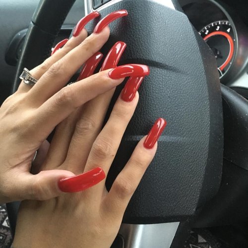 Длинные ногти красные