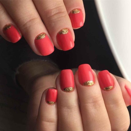 Коралловый маникюр на короткие ногти
