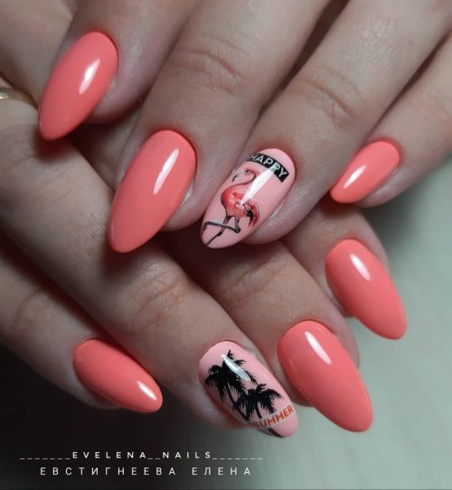 Коралловый маникюр на море
