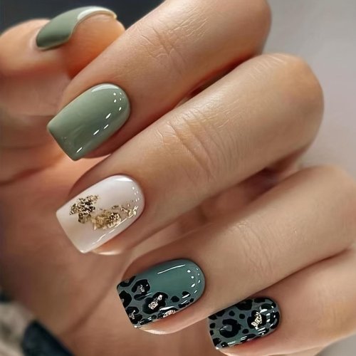 Стильный маникюр на короткие