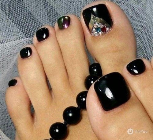 Черный педикюр