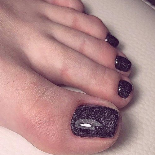 Черный педикюр