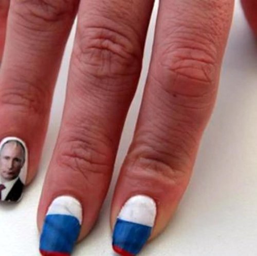 Маникюр российский флаг