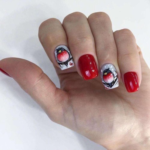 Маникюр со снегирями