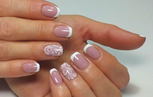 Нежный френч на короткие ногти