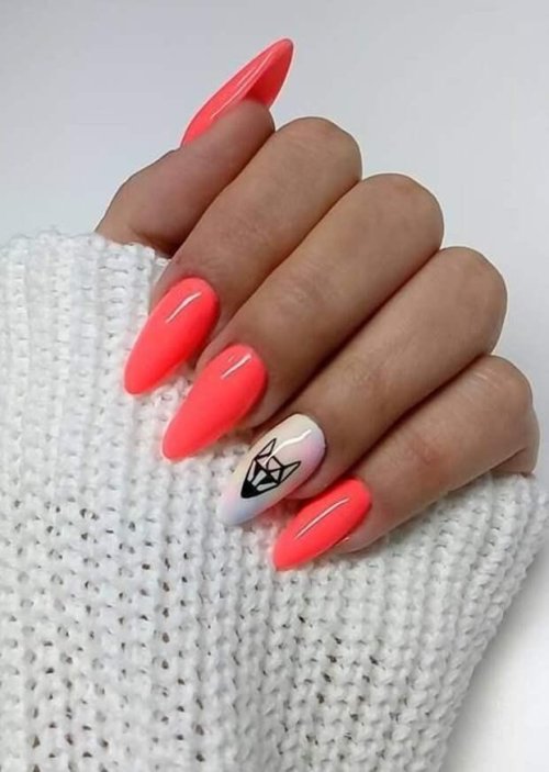 Коралловые ногти миндаль
