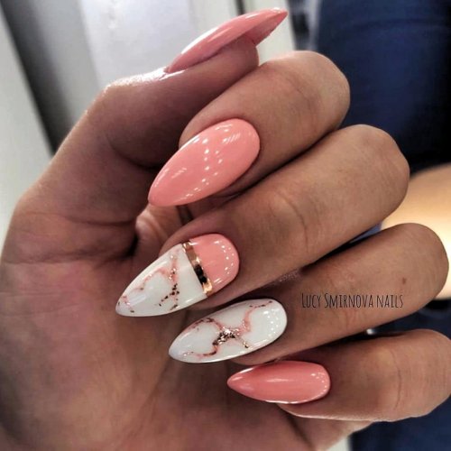 Коралловый маникюр мраморный