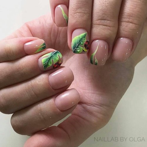 Маникюр с листиками