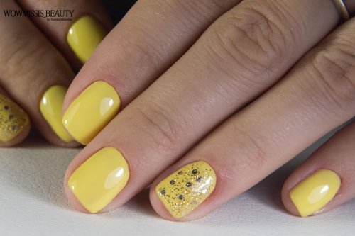 Желтый маникюр на короткие ногти