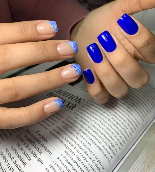 Маникюр на короткие ногти синие