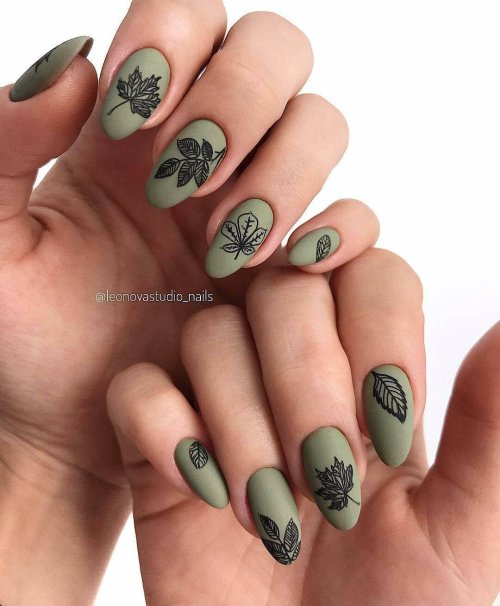 Маникюр болотный