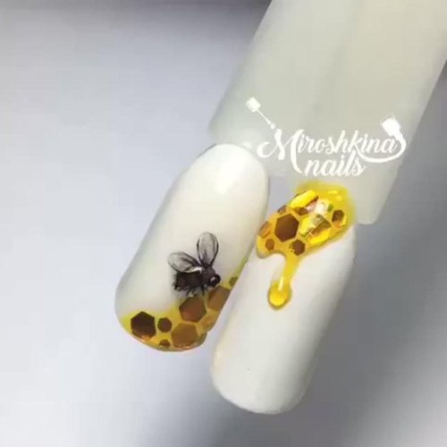 Маникюр с пчелкой