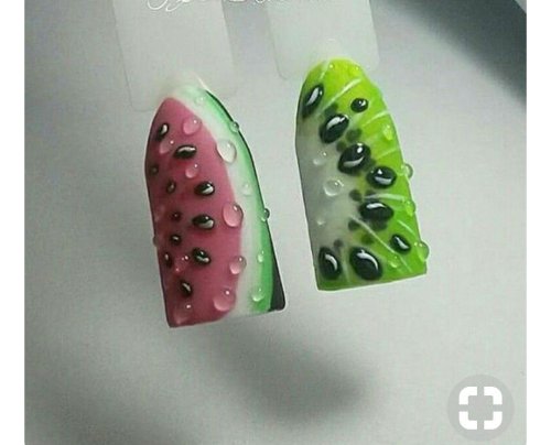Фрукты на ногтях