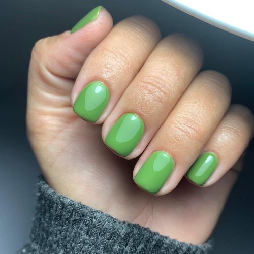 Фисташковый маникюр на короткие ногти