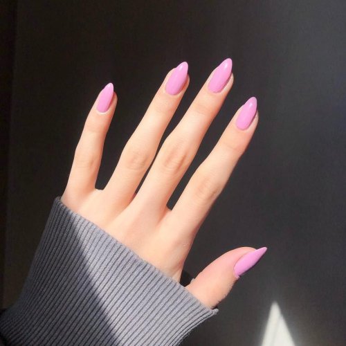 Длинные розовые ногти