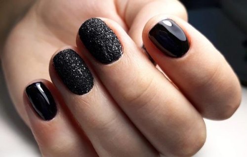 Черный маникюр на короткие ногти