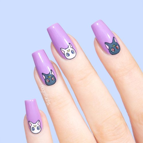 Маникюр на короткие ногти с котиками