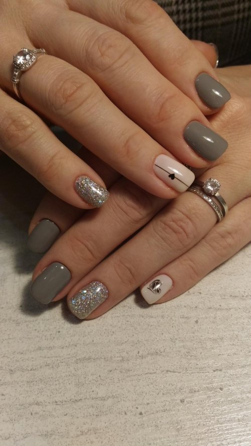 Серый маникюр на короткие ногти