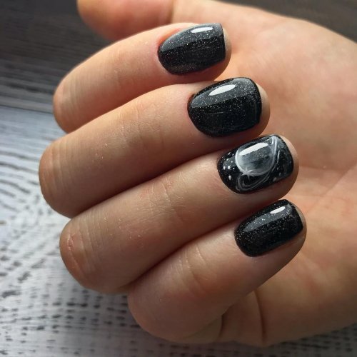 Маникюр на короткие ногти темные тона