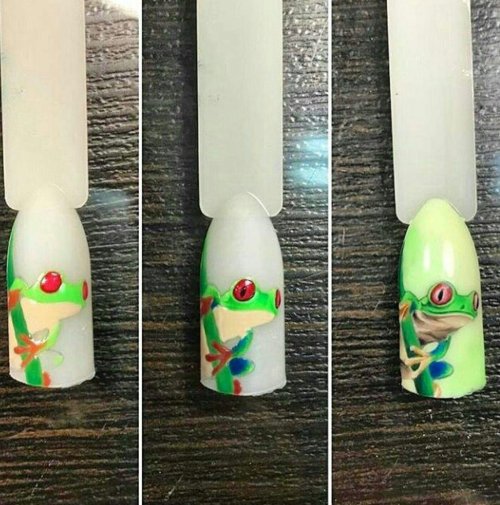 Маникюр с лягушками на ногтях