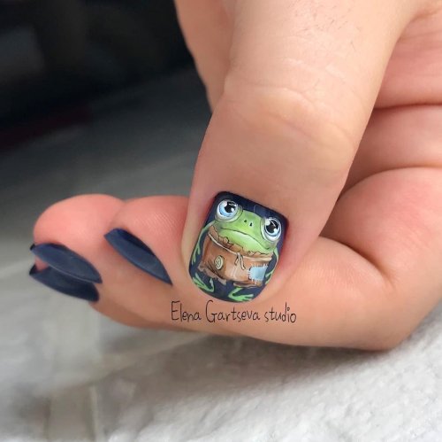 Маникюр лягушка