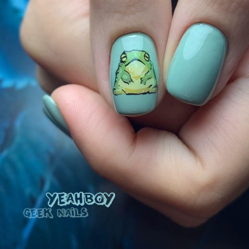 Ногти с лягушкой