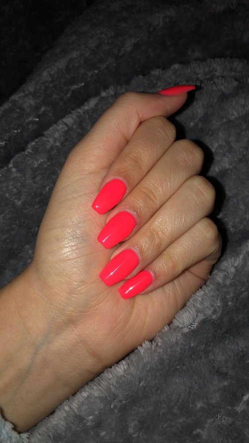 Коралловый маникюр на длинные ногти