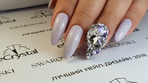 Маникюр с кристаллами