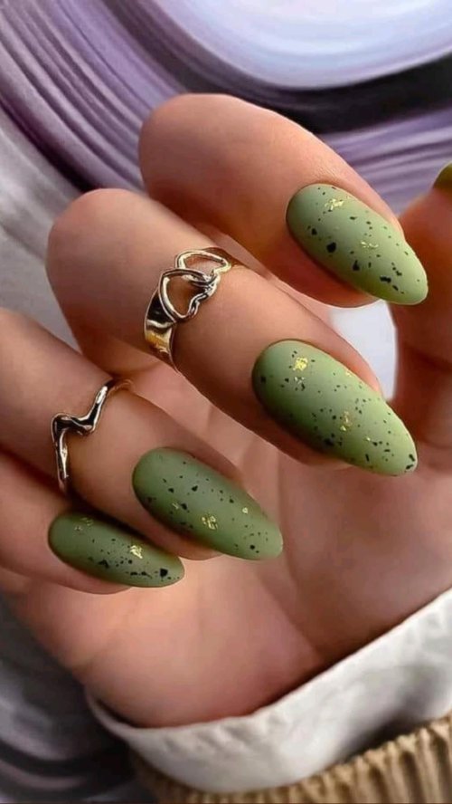 Зеленый маникюр